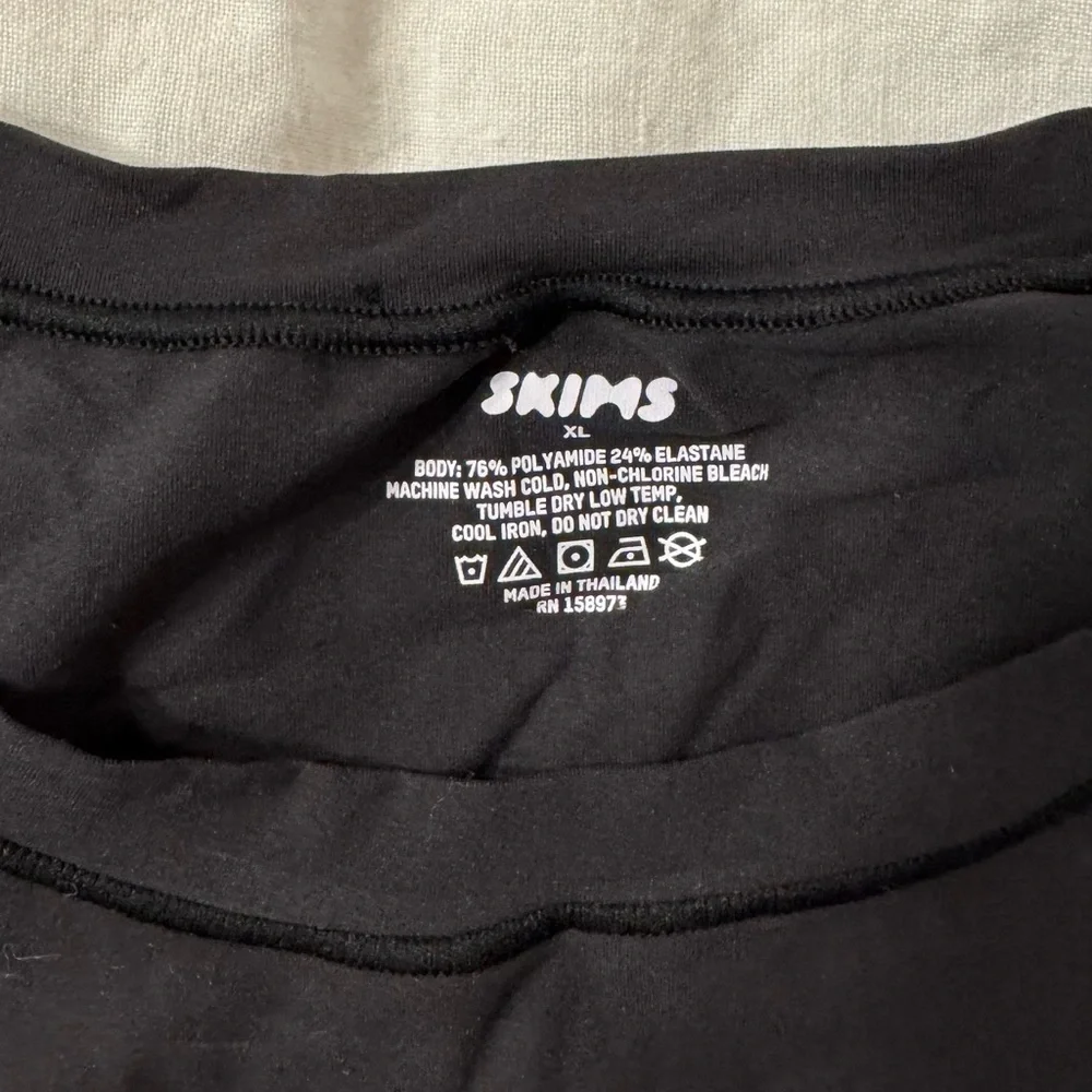 SKIMS maxi dress
Fits Everybody Crew Neck
Long Sleeve Dress - Picture 5 of 8